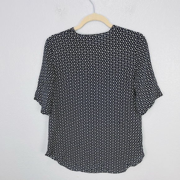 Theory Antazie Tile Geo Silk Blouse P - Picture 7 of 7